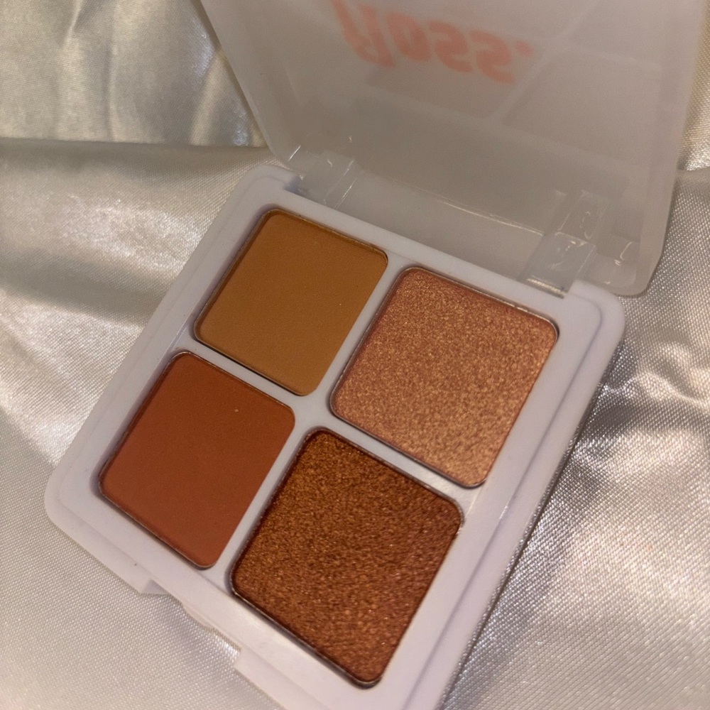 Floss Just Peachy Eyeshadow Palette
